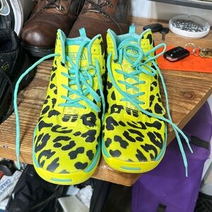 Basketball shoes
